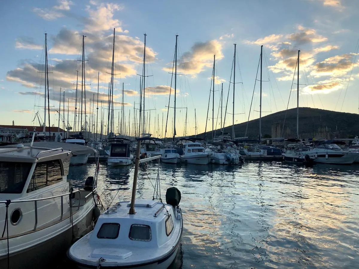 Emma Hotel Trogir Guest house