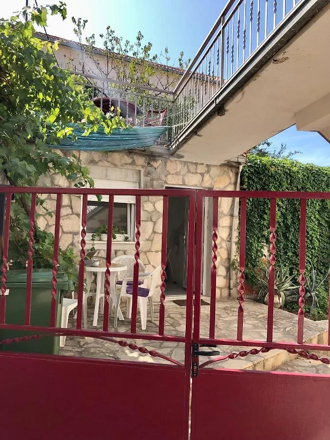 Emma Hotel Trogir 0*,