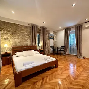 Dante Guest house